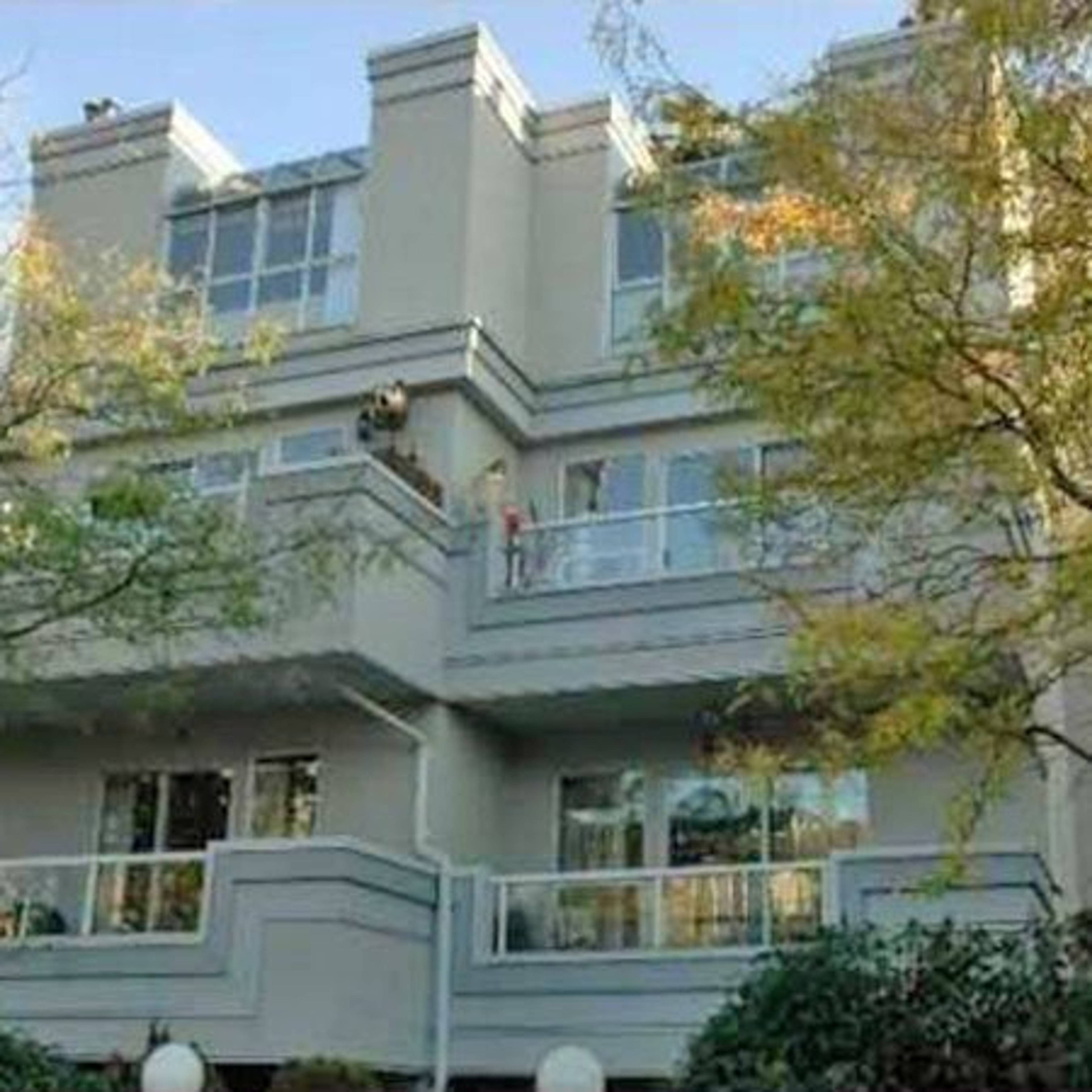 2546 West 4th Ave Apartment Building