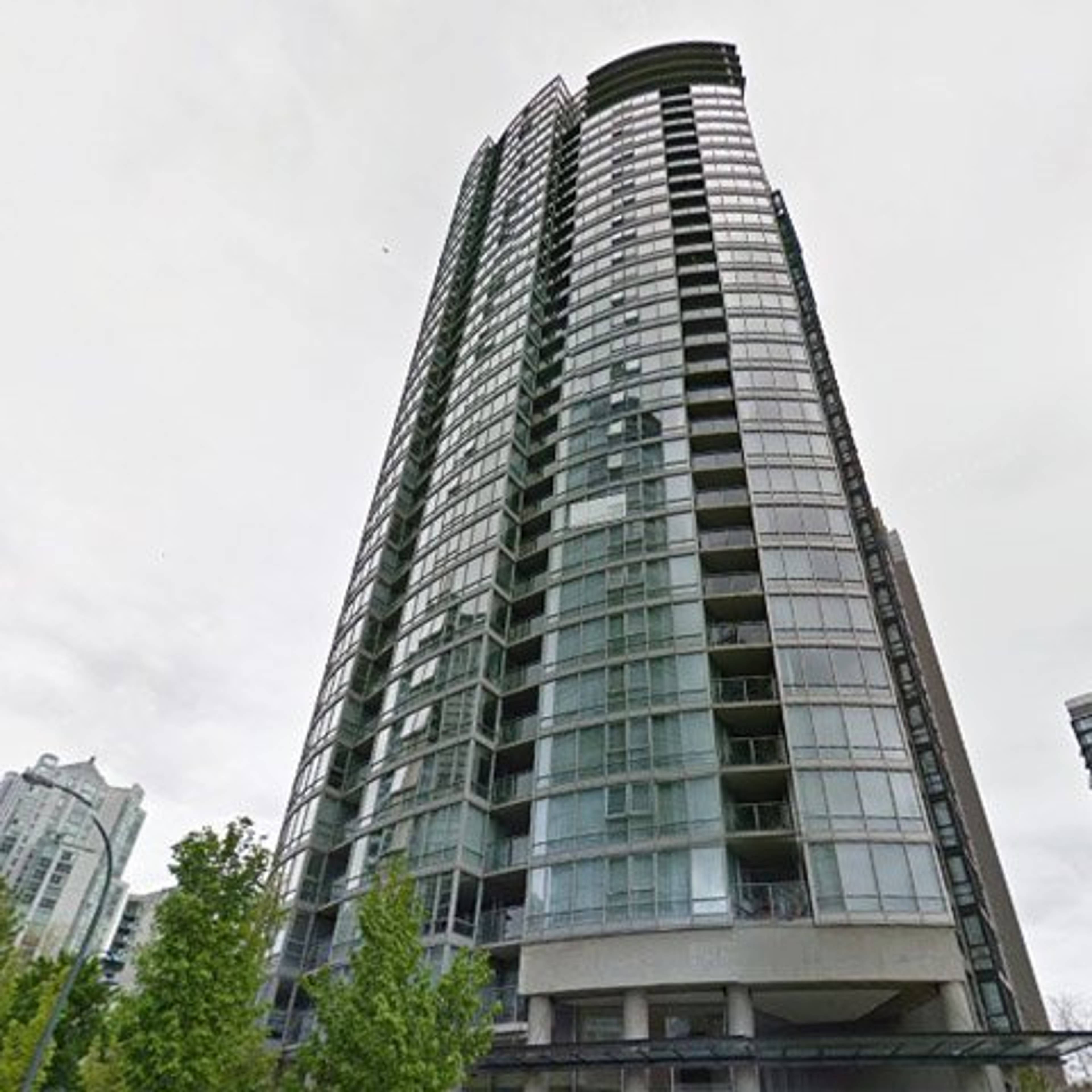 Azura I Apartment Building